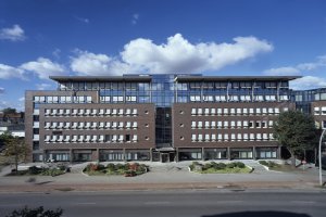 Außenansicht eines Gewerbeobjekts der Erich Thor Wohnungsunternehmen GmbH